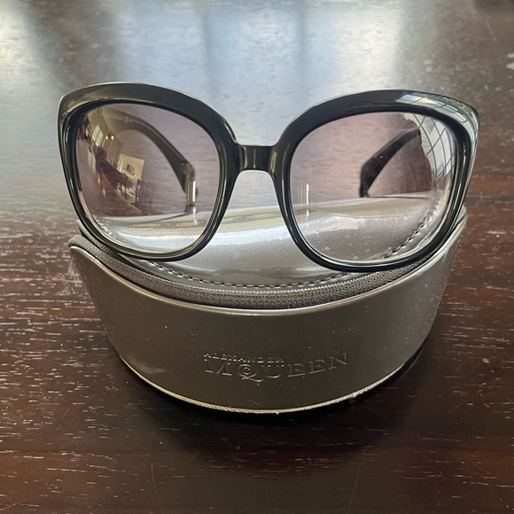 ALEXANDER MCQUEEN SUNGLASSES AMQ 4190/S BLACK  SJH-N3 AUTHENTIC with a case - Picture 1 of 5